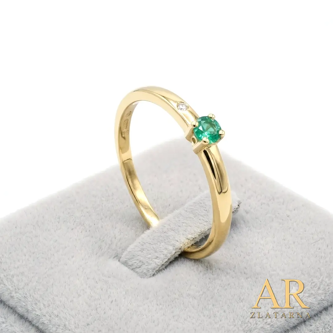 Zlatni prsten s 0.12ct Smaragd i 0.005ct Dijamant