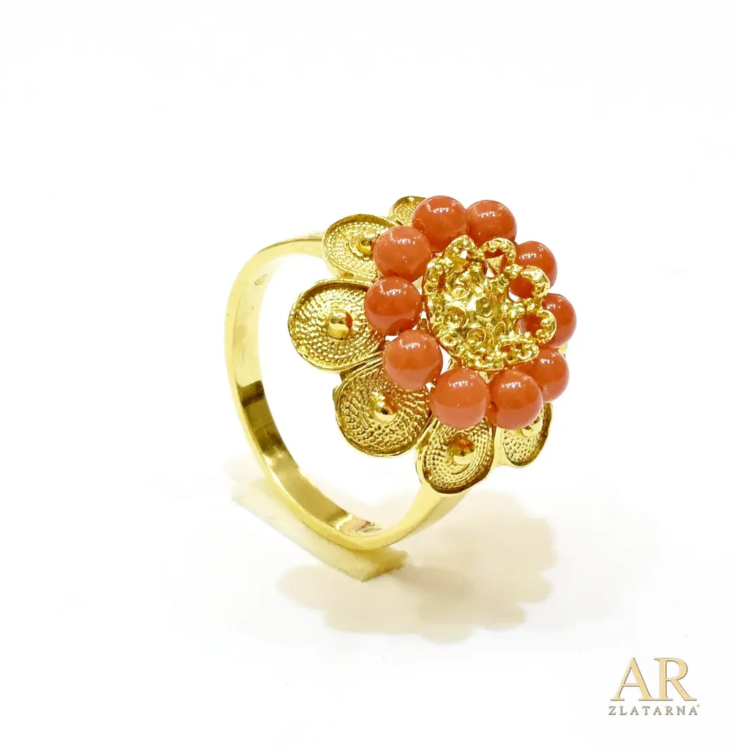 Zlatni prsten Cvijet s  koraljima 