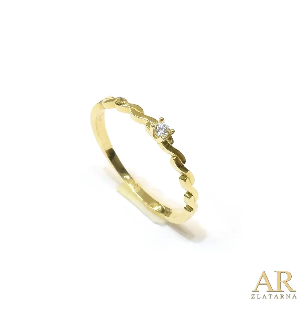 Zlatni prsten pleteni cirkon u  četverokrakoj kruni 