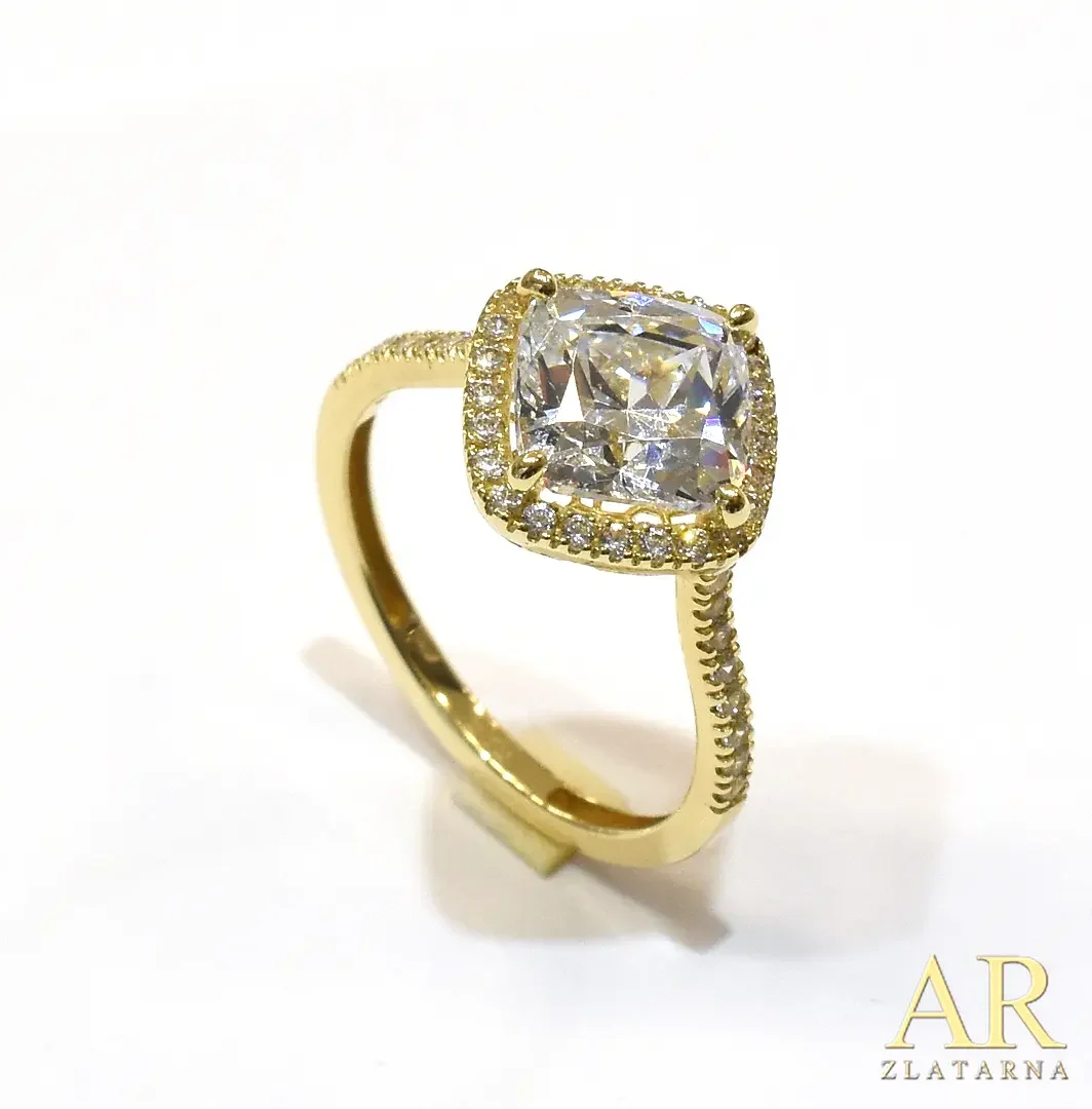 Zlatni  zaručnički prsten žuto zlato sa cirkonima u širokoj kruni