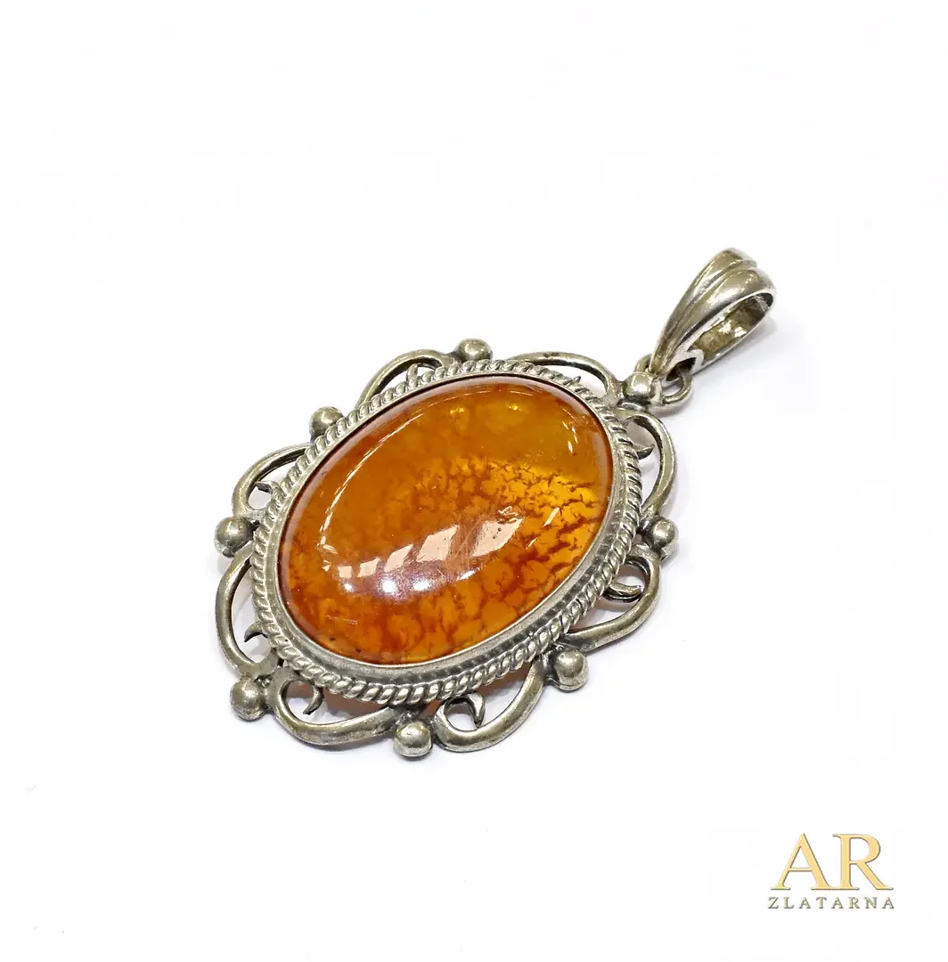 Srebrni privjesak jantar