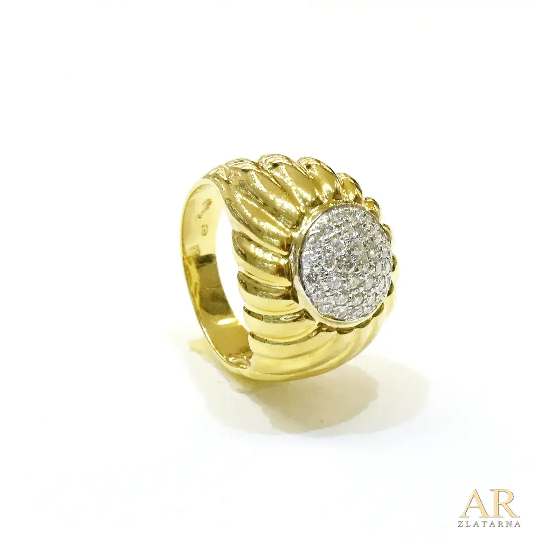 Zlatni prsten s 0.56 ct  dijamantima 
