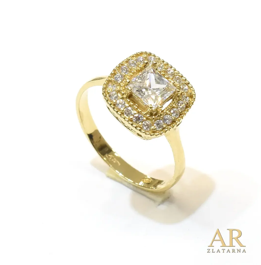 Zlatni zaručnički prsten sa  cirkonima na zaobljenoj kvadratnoj kruni Model 2