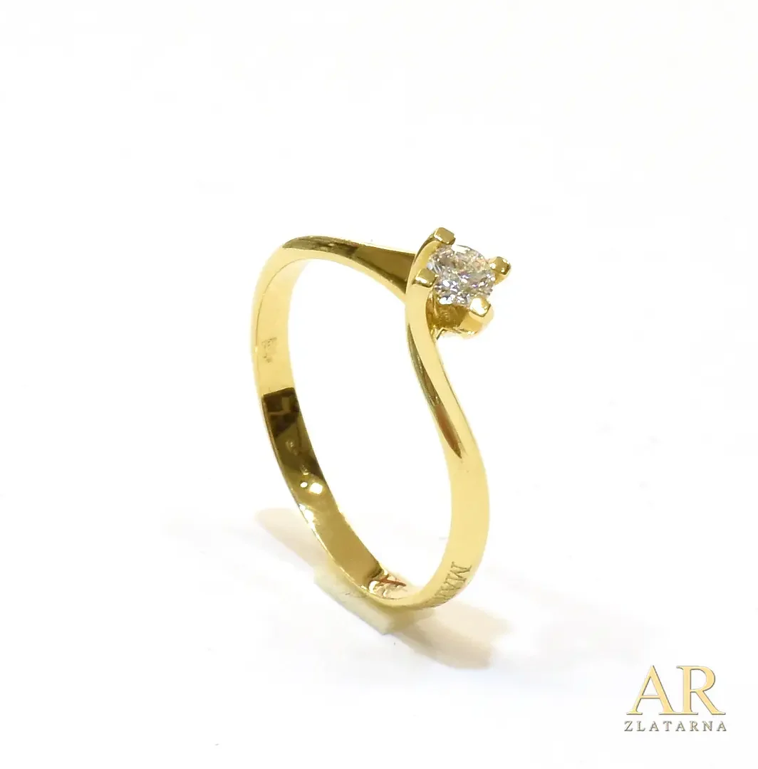 Zlatni  zaručnički prsten s 0.15ct dijamantom u četverokrakoj uvinutoj kruni