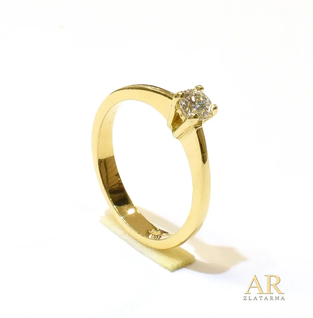 Zlatni  zaručnički prsten s 0.31ct dijamantom u četverokrakoj kruni Model 2