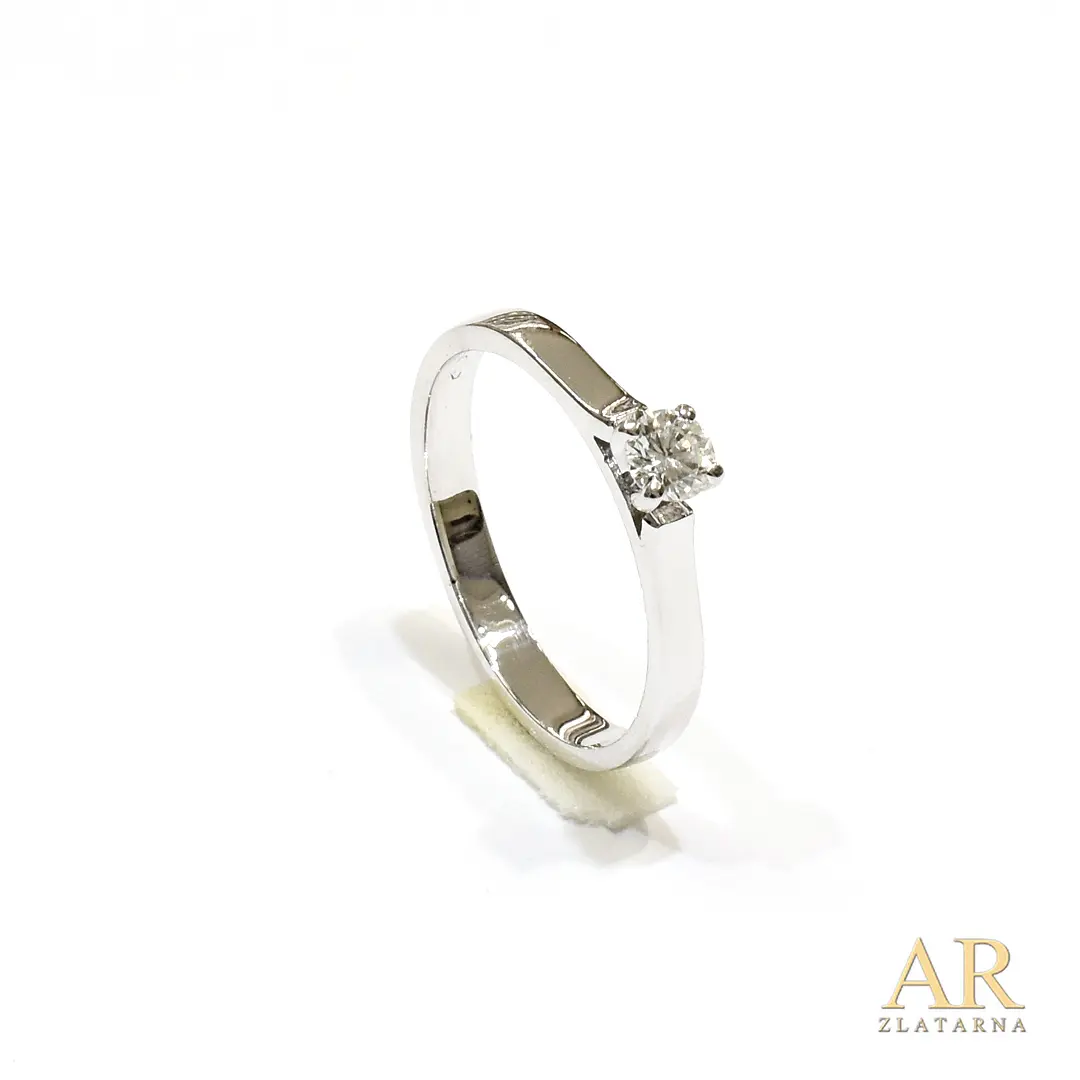 Zlatni zaručnički prsten klasični s dijamantom u kruni