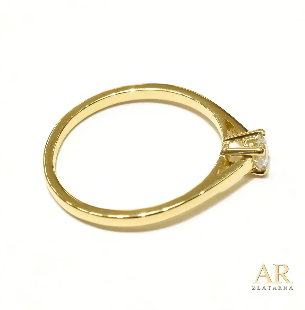 Zlatni zaručnički prsten s  0.20ct dijamantom Model 2