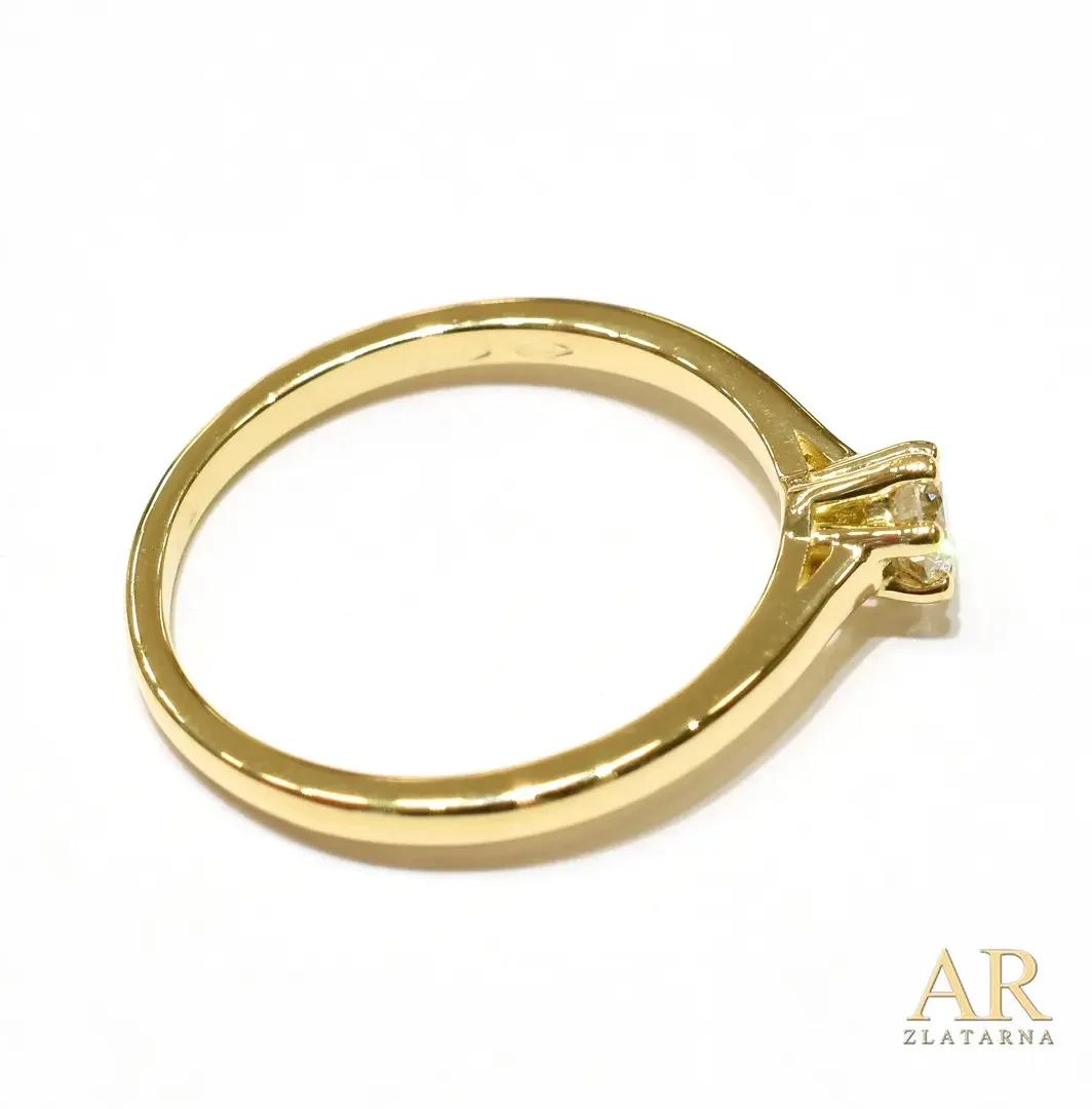 Zlatni zaručnički prsten s  0.20ct dijamantom Model 3