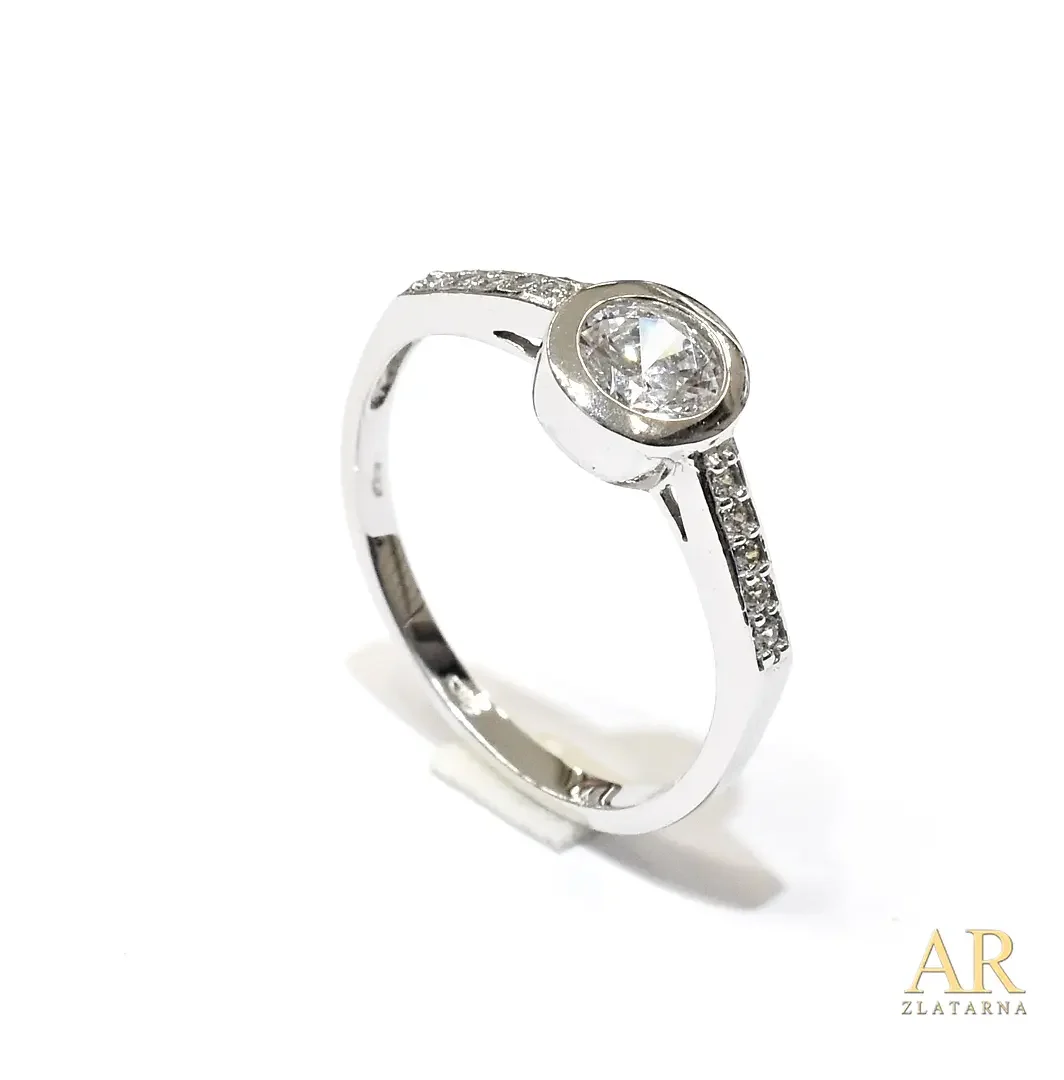 Zlatni zaručnički prsten  bijelo zlato sa cirkonima po obodu i u okrugloj kruni Model 3