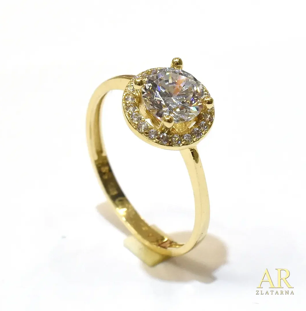 Zlatni zaručnički prsten sa  cirkonom u velikoj okrugloj kruni