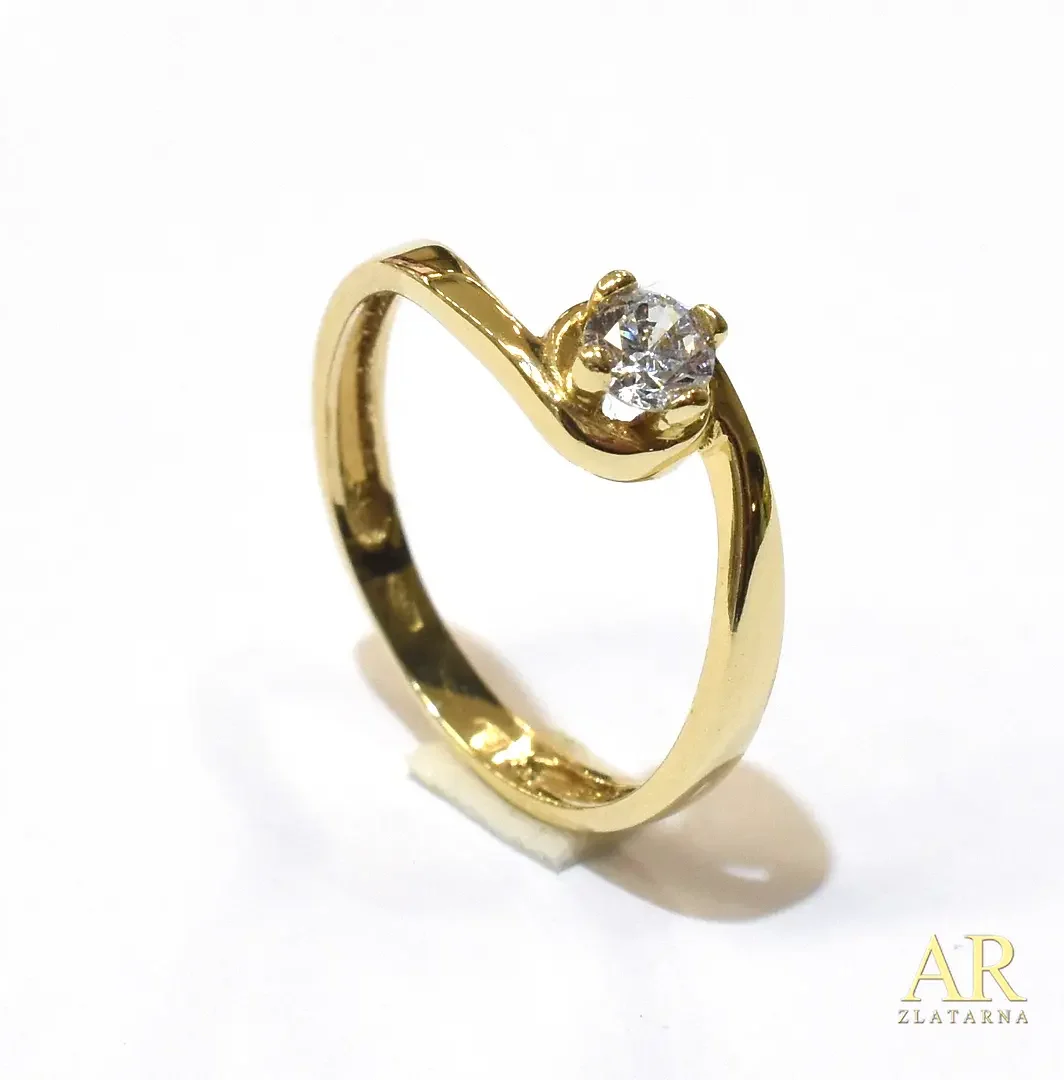 Zlatni  zaručnički prsten sa cirkonom u uvijenoj kruni Model 2