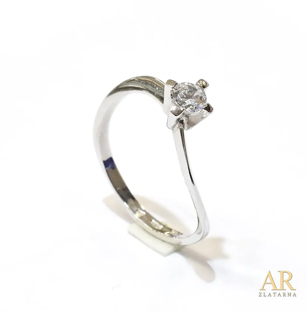 Zlatni zaručnički prsten  bijelo zlato uvijeni sa cirkonom u četverokrakoj kruni Model 1