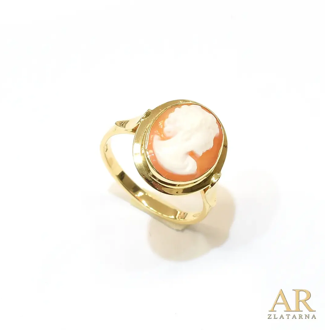Zlatni prsten Kamea  vintage 