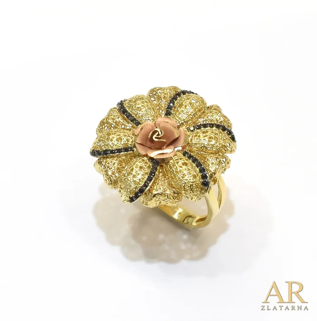 Zlatni prsten Cvijet s  crnim cirkonima 