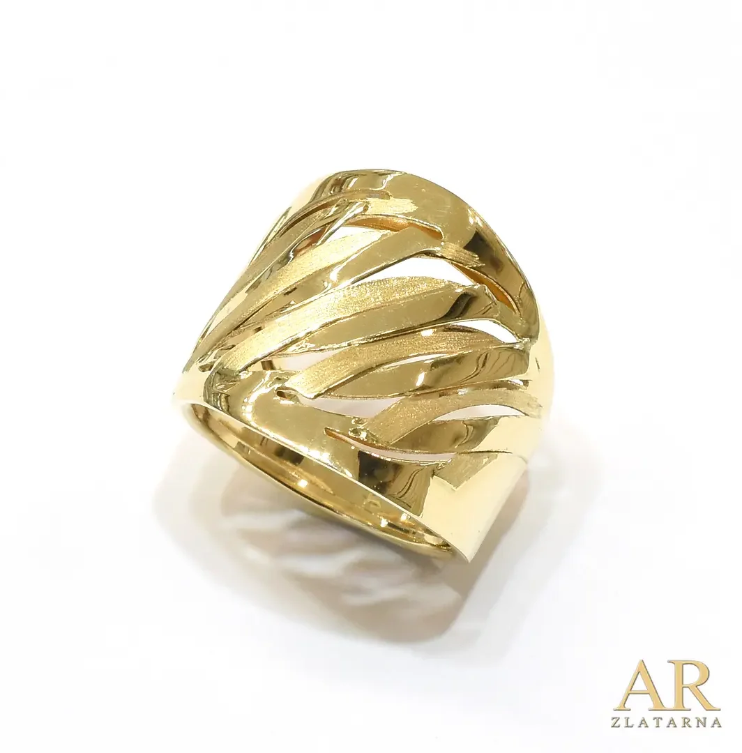 Zlatni prsten  Helmet široki rebrasti 