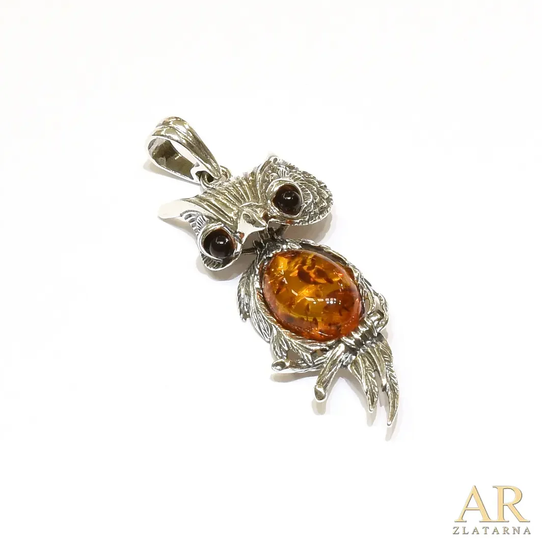 Srebrni privjesak Sova s  jantarom Model 2
