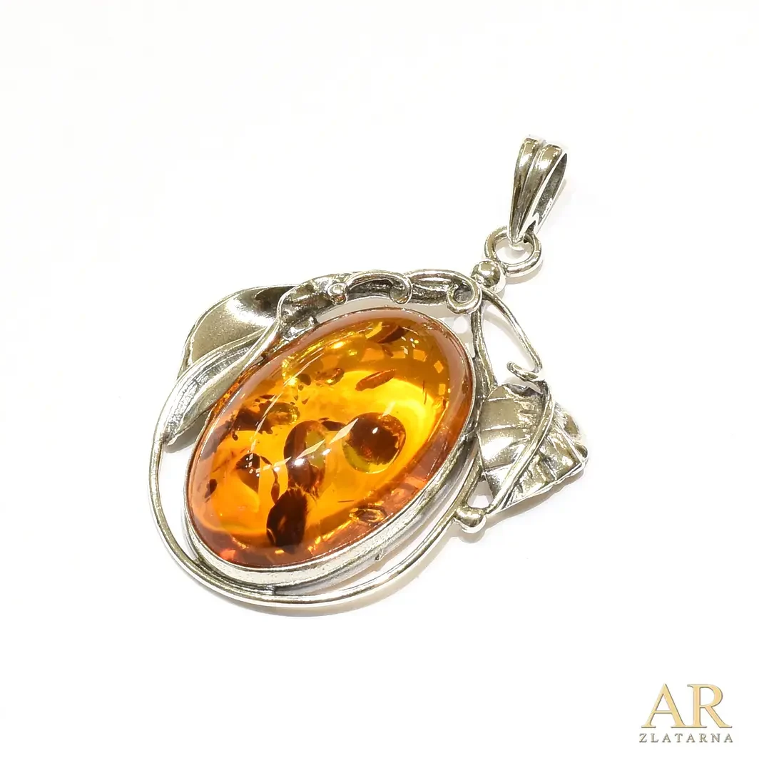 Srebrni privjesak List s  jantarom