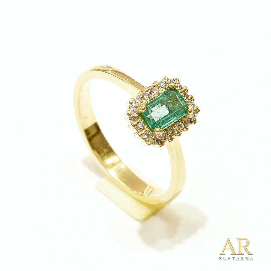 Zlatni prsten s 0.11ct dijamantima i 0.45 ct smaragdom