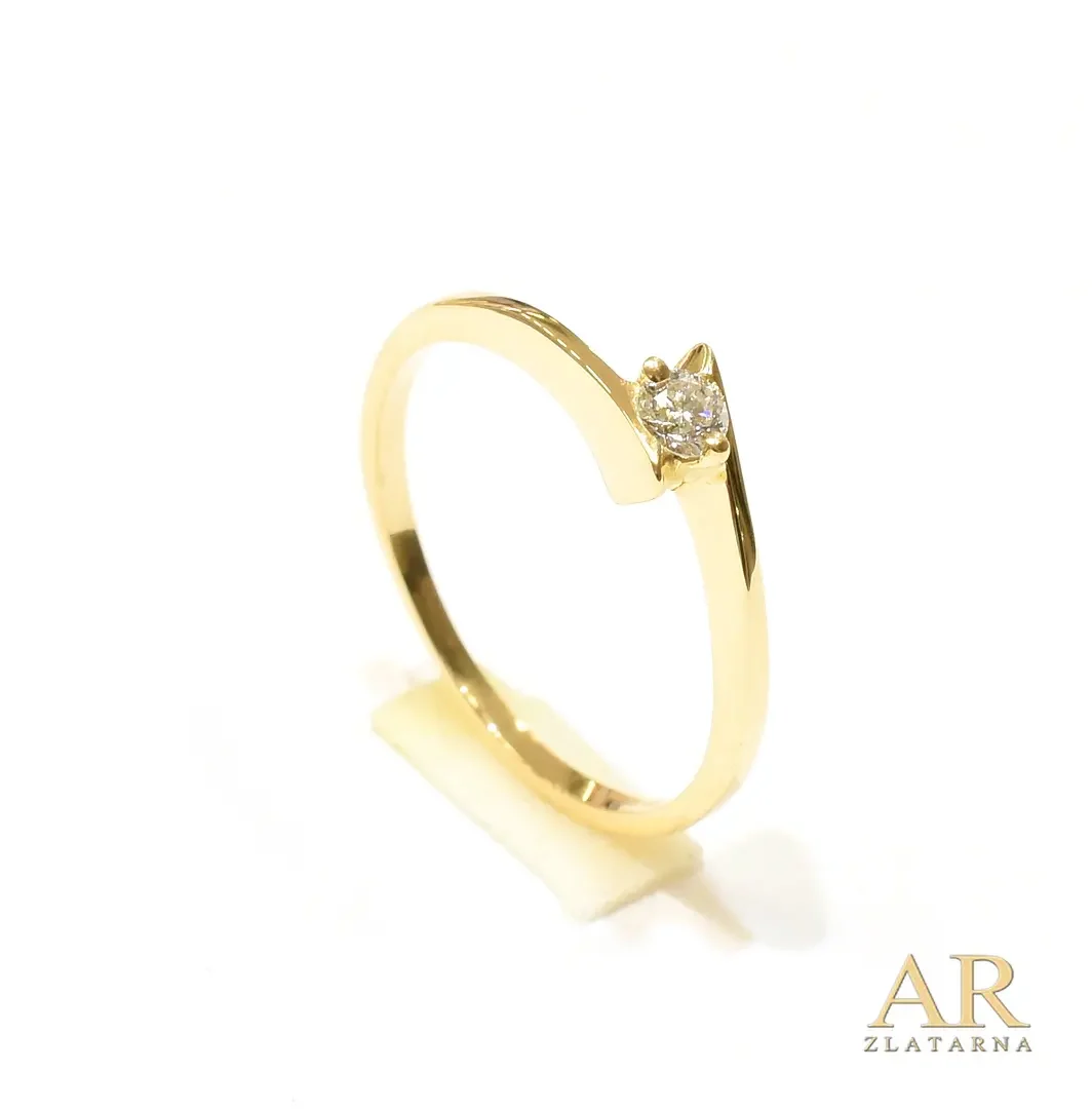 Zlatni zaručnički prsten s 0.12ct dijamantom