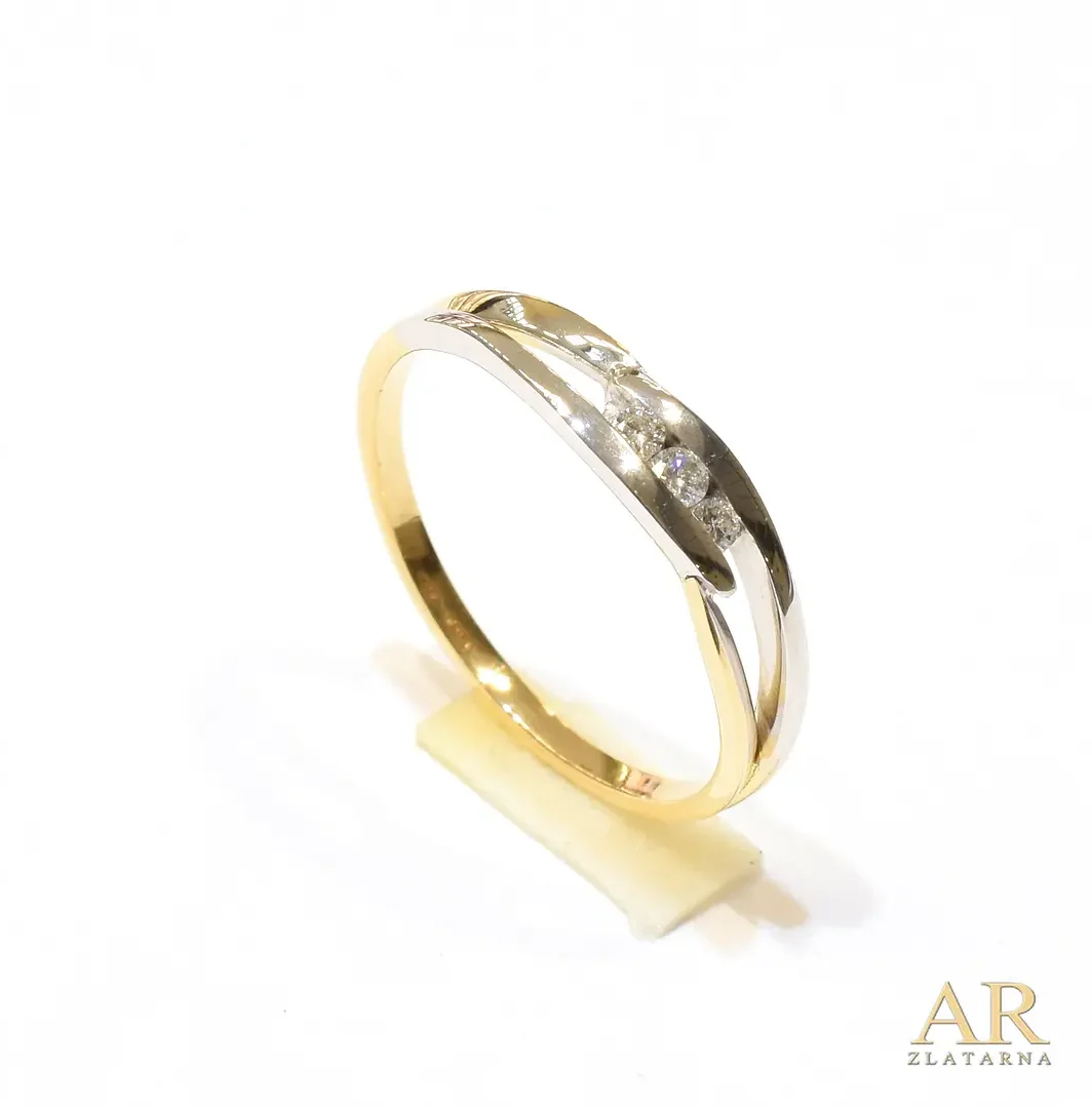 Zlatni prsten s tri 0.075ct dijamanta