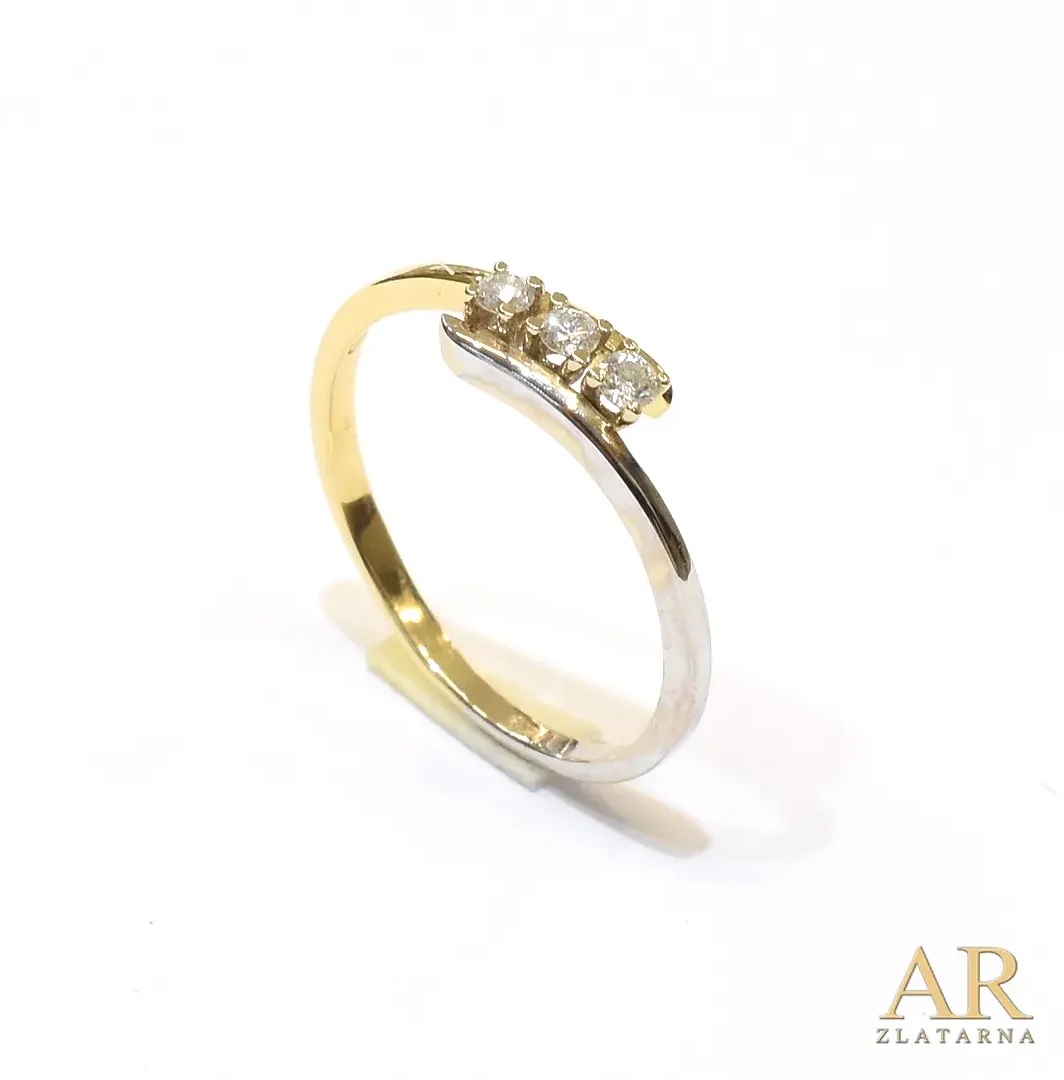 Zlatni prsten s tri 0.12ct  dijamanta