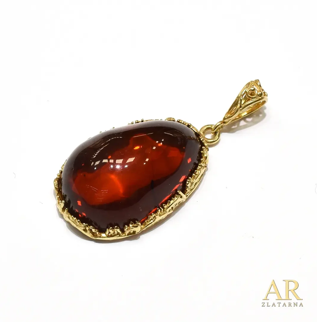 Srebrni privjesak pozlata s Jantarom Model 9