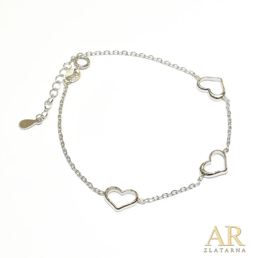 Srebrna narukvica tri šuplja Srca