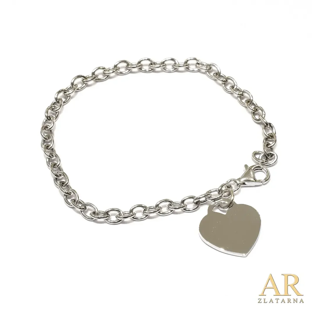 Srebrna narukvica sa privjeskom u obliku srca