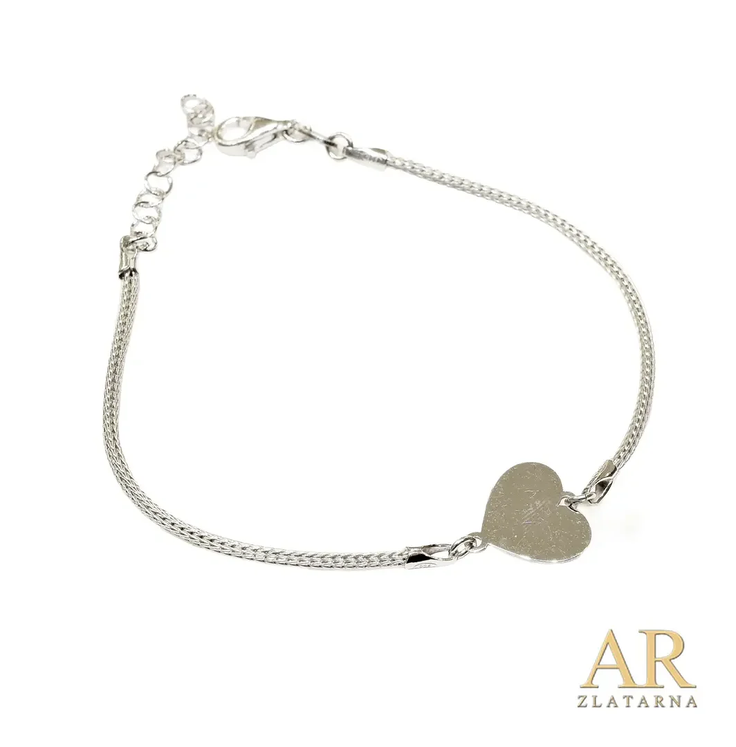 Srebrna narukvica sa privjeskom u obliku srca Model 1