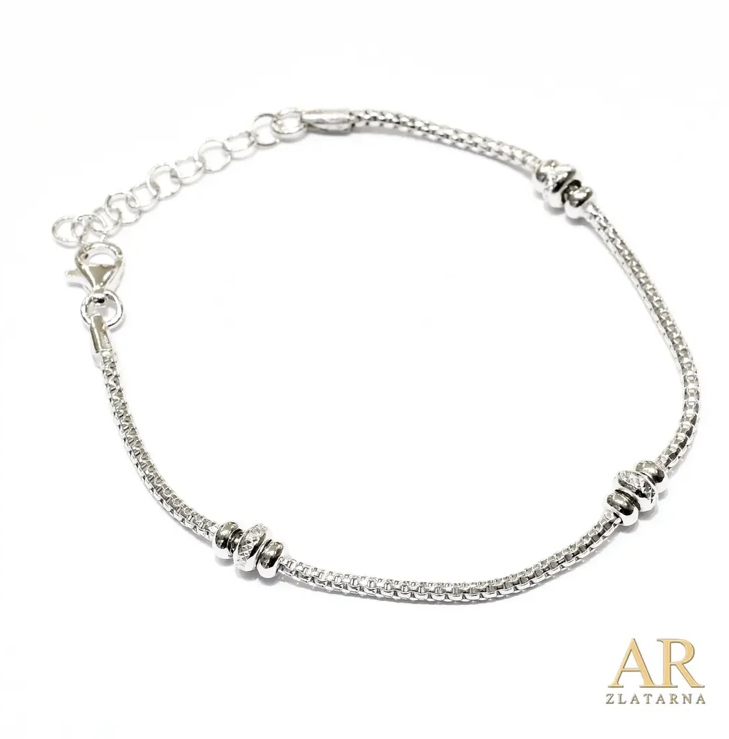 Srebrna narukvica sa ovalnim Kuglicama