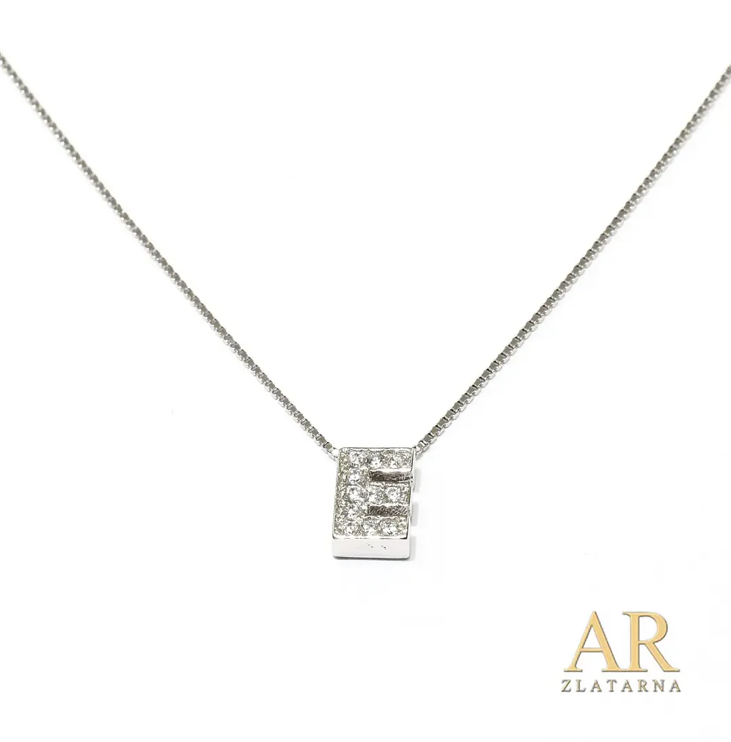 Srebrna ogrlica slovo E