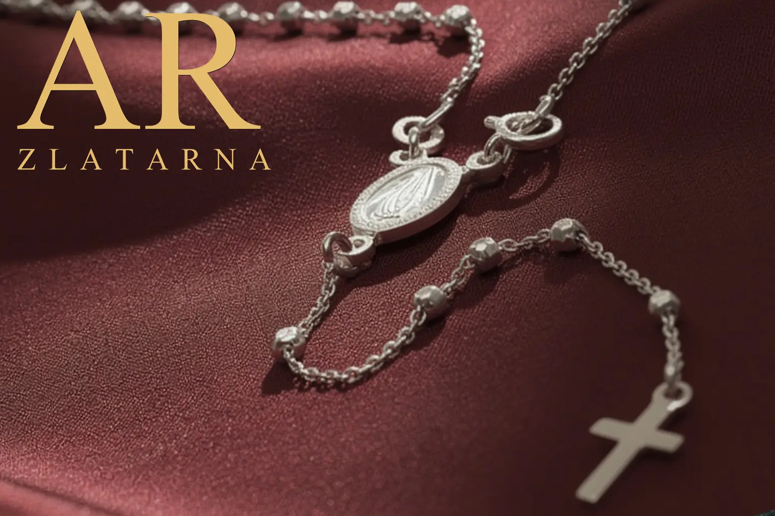 Srebrna narukvica krunica – vjera i  elegancija na zapešću