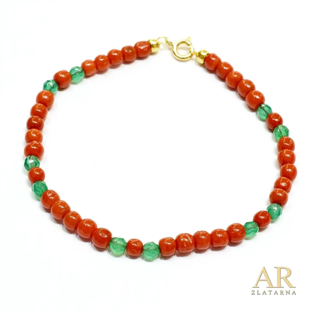 Koraljna narukvica sa zelenim kamenčićima