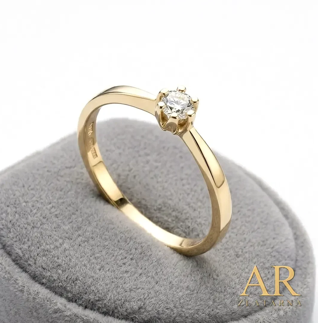 Zlatni prsten sa dijamantom 0.15 ct u šesterokrakoj kruni Model 2